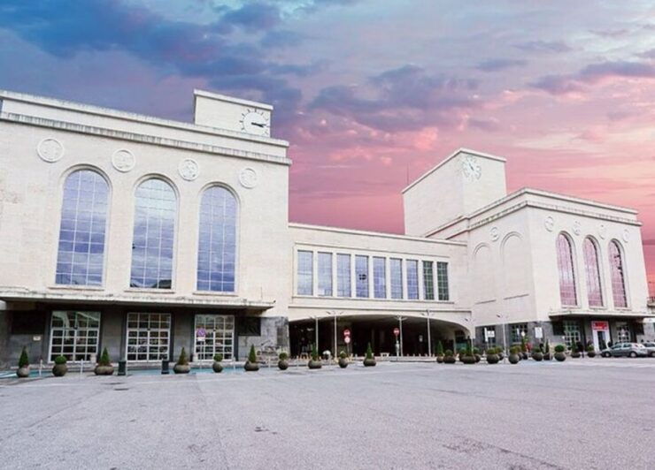 Transfer From Amalfi Coast to Naples Center and Vice Versa - Languages Spoken and Pickup