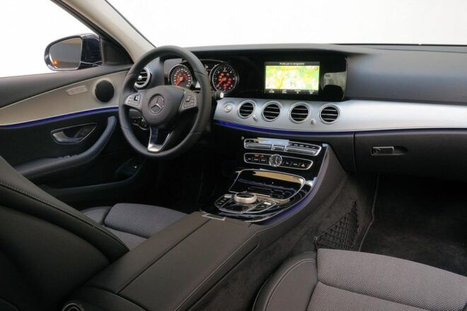 Transfer From Amalfi Coast to Naples Center and Vice Versa - Vehicle and Service Features