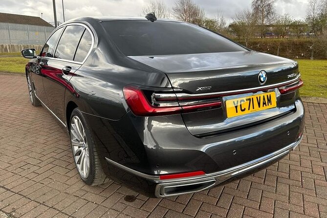 Transfer From London Gatwick Airport to Central London - Vehicle Choices and Amenities