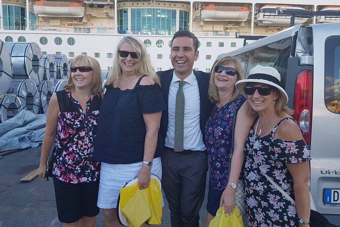 Transfer From Naples Area to Sorrento Area From 4 to 6 Passengers - Service Overview