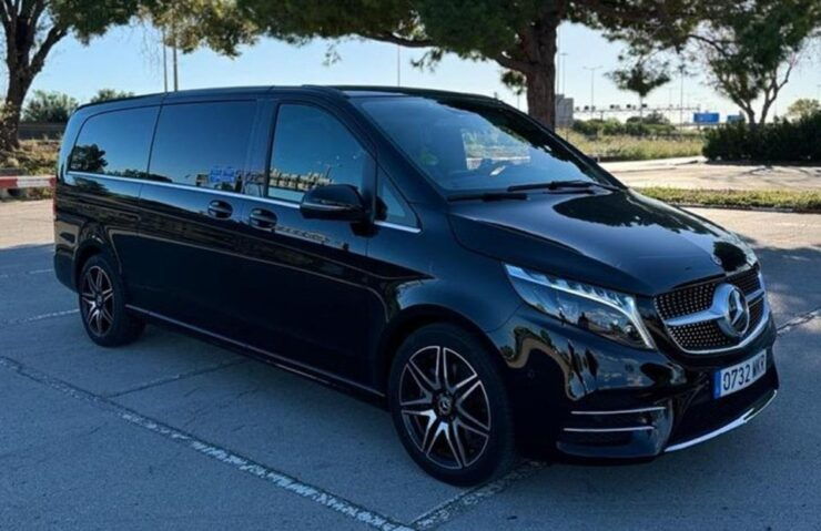 Transfer From Salou to Barcelona: Airport Transfer - Service Description