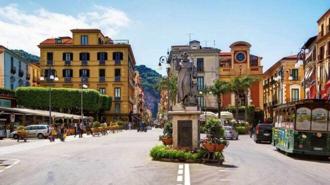 Transfer From Sorrento to Naples and Vice Versa - Activity Description