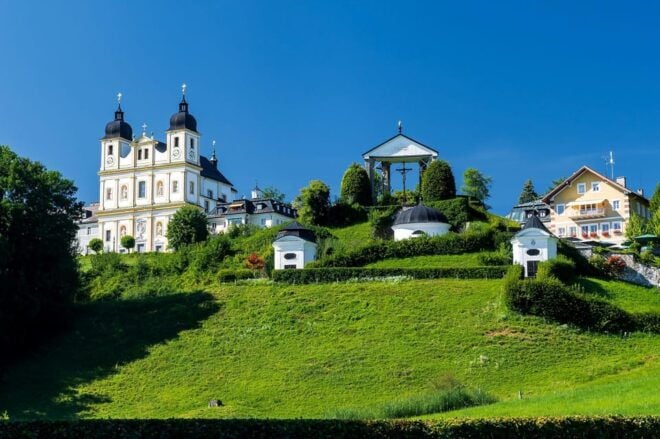 Transfer From Vienna to Salzburg With 2 Hours of Sightseeing - Vehicle Options