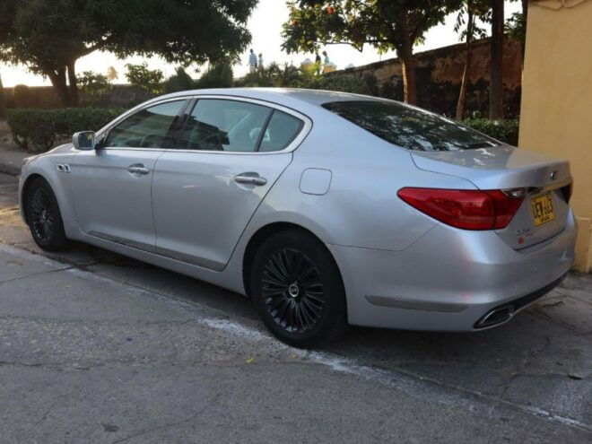 Transfer High-end - Kia Quoris - Professional Chauffeur Services Offered