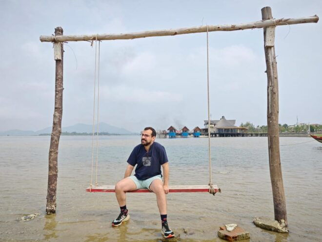 Transfer Hoi An to Hue via Hai Van Pass, Lang Co Beach - Relaxing at Lang Co Beach