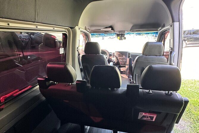 Transfer: Lake Buena Vista Hotels To/From Orlando Airport - An In-Depth Look at the Luxury Transportation Service