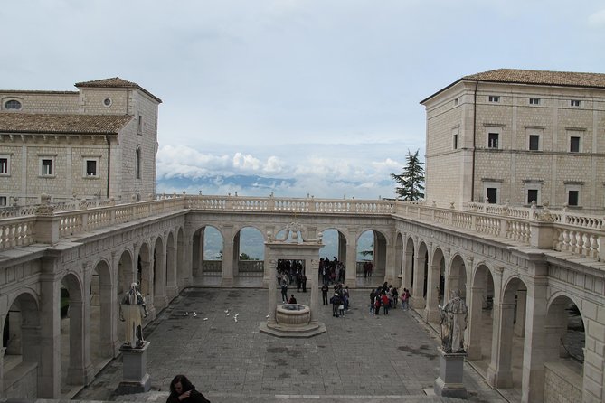 Transfer-Rome to Sorrento With a 75 Minute Stop in Abby Monte Casino /Vice Versa - Good To Know