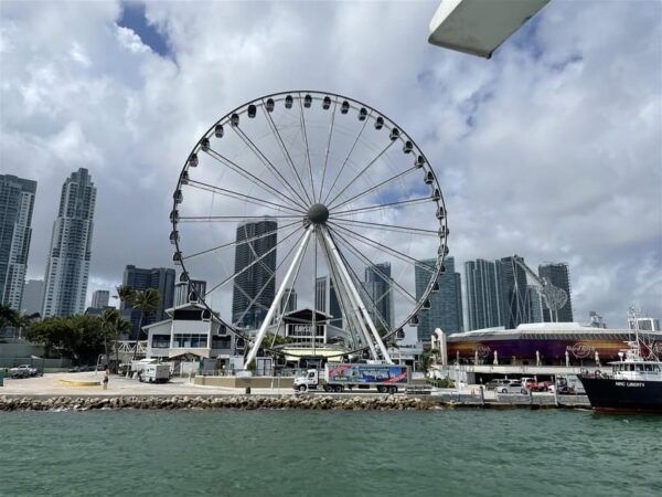 Transfer Service Hilton Grand Hotel to Miami Port - About the Hotel