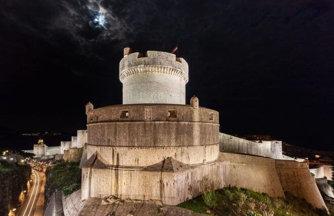 Transfer With Stops Dubrovnik Mostar - Pickup and Languages