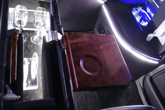 Transfers in Lincoln Strecth Limousine With Wi Fi on Board - Note