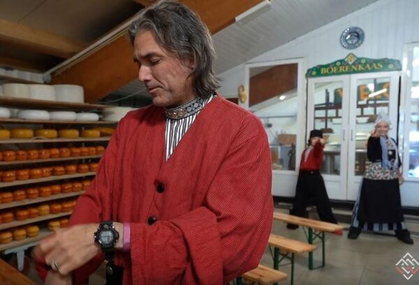 Translation: Picture in Volendam Costume With Cheese and Clog Tour - The Sum Up