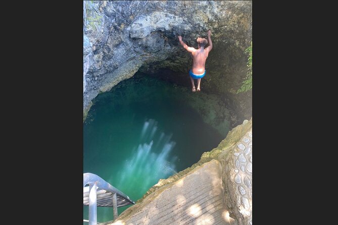 Transportation to Blue Hole Negril - Air-conditioned Private Transportation