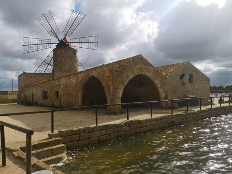 Trapani: 2-Hour Salt Flats Tour - Tour Duration and Guide Availability