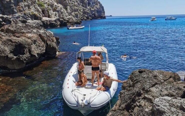 Trapani: Day Trip to Favignana and Levanzo by Dinghy & Lunch - Experience