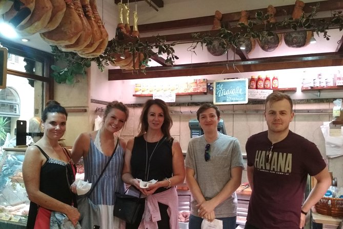 Trastevere District Street Food and Sightseeing Walking Tour - Meeting and Pickup