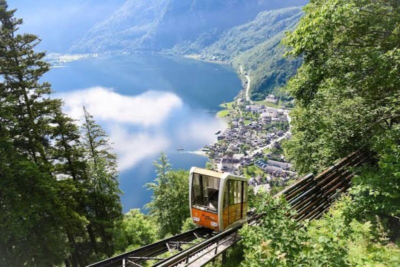 Traunsee Lake Cruise, Hallstatt and Salzburg Day Trip from Vienna - Timing, meeting point and seasonal changes