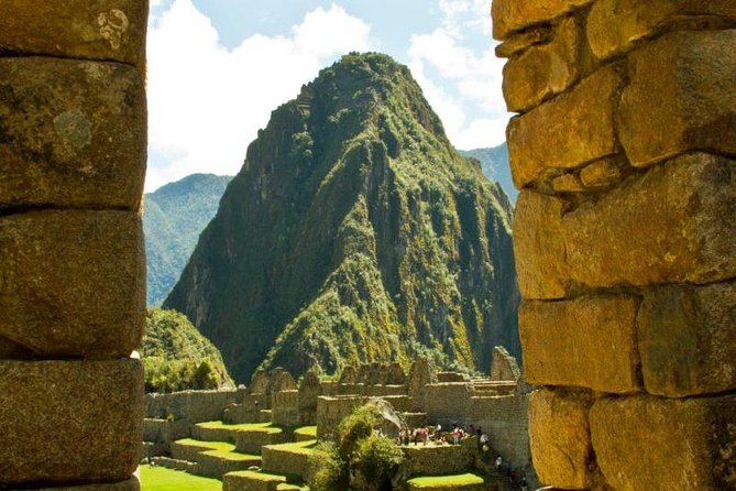 Travel to Machu Picchu - Exploring the Ruins of Machu Picchu