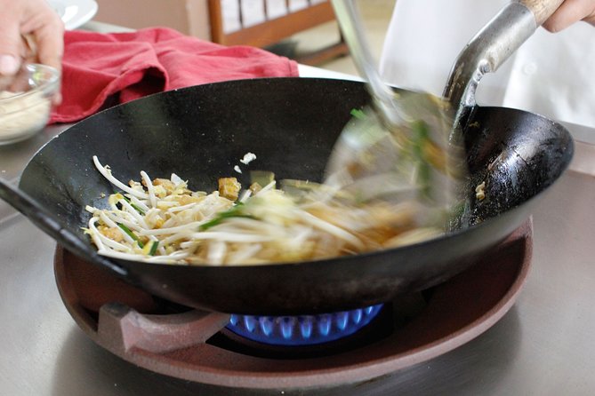 Traveling Spoon Pad Thai and Papaya Salad Private Online Cooking Class - Ingredients and Tools Needed