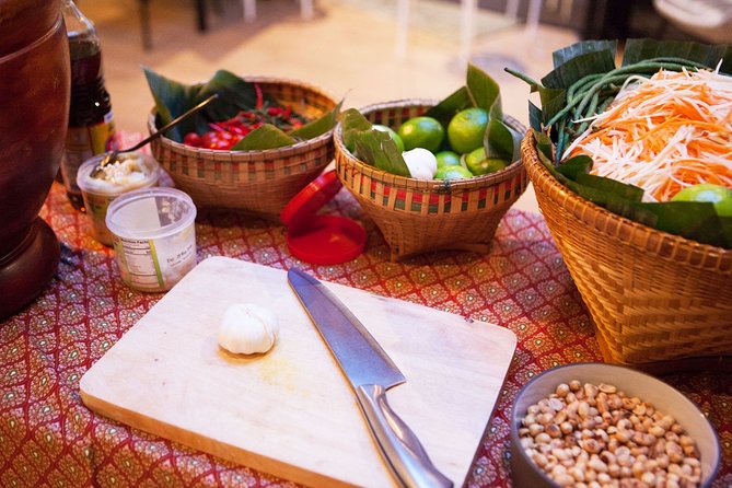 Traveling Spoon Pad Thai and Papaya Salad Private Online Cooking Class - Step-by-Step Papaya Salad Recipe