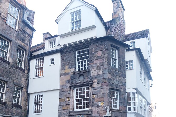 Treasure Hunt Walking Tour in Edinburgh - The Secret City - Tour Overview