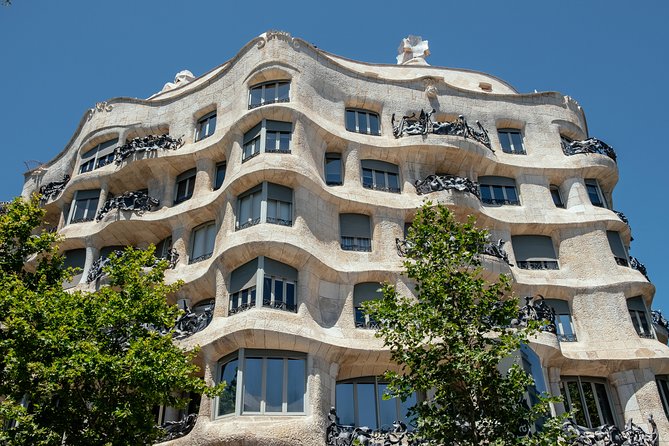 Treasures of Barcelona: Private Gaudi Walking Tour - Meeting and Pickup Information