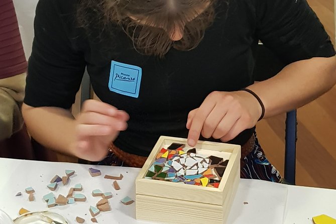 Trencadis Workshop for Groups: Do It Like Gaudi - Common Questions