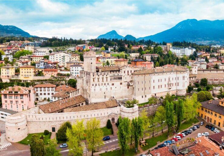 Trento Scavenger Hunt and Sights Self-Guided Tour - Experience