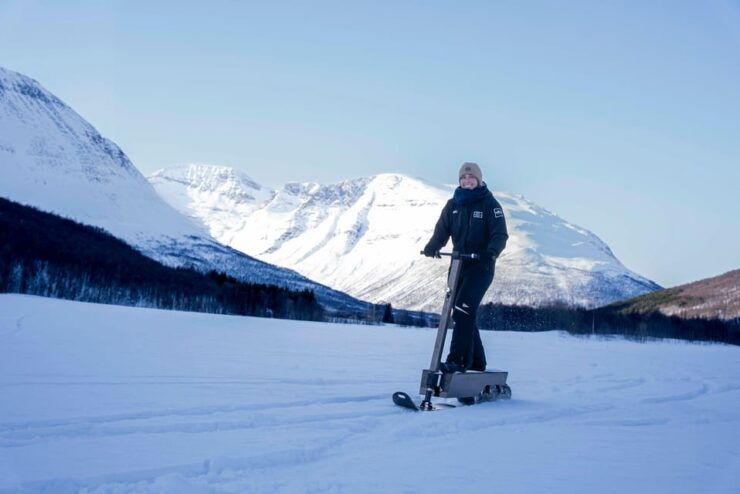 Tromsø: Electric Snow Scooter Ride and Northern Lights Hunt - Experience Highlights