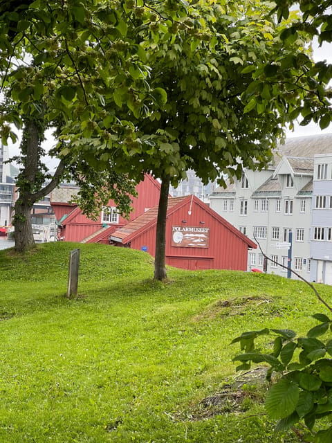 TROMSØ: Explore The City & a Tour Of Polar Museum (Italian) - Exploring Tromsøs History