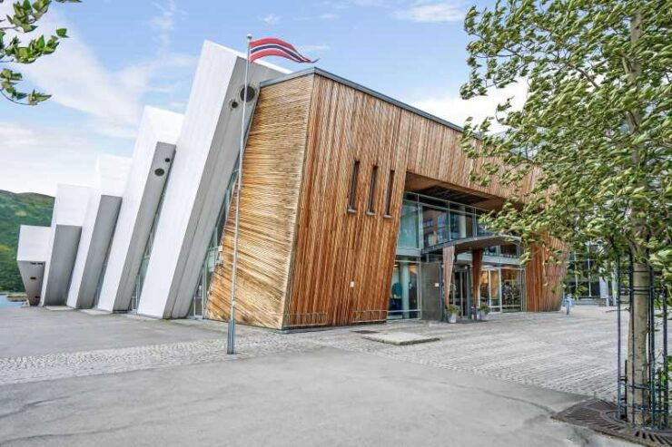 Tromsø: Guided Tour of Polaria - Experience and Highlights
