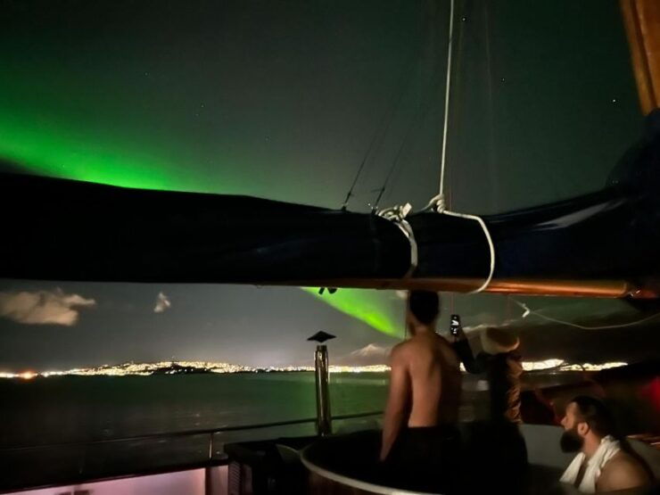 Tromso: Luxury Northern Lights Cruise With Hot Tub & Dinner - Experience Itinerary