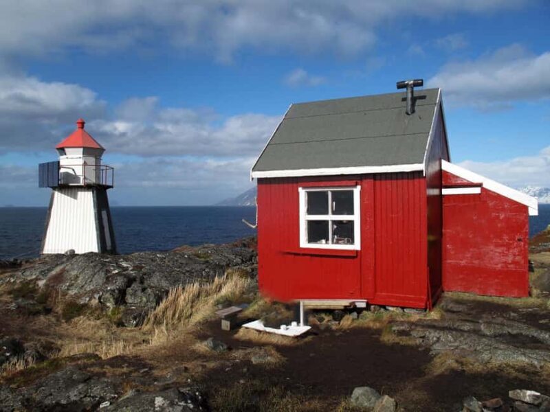 Tromsø: Lyngstuva Lighthouse Guided Hike with Lunch - Practical Details and Value