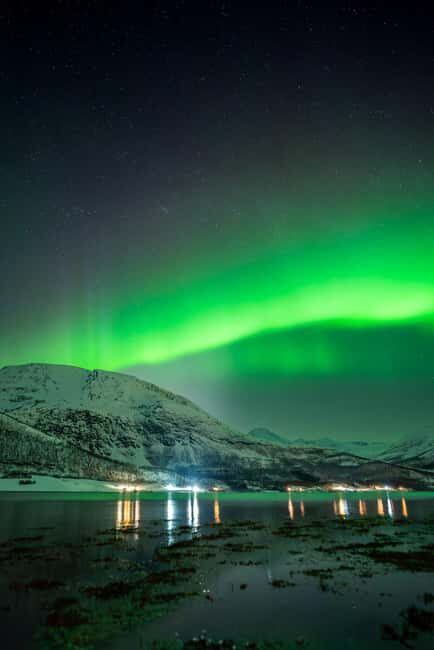 Tromso: Northern Lights in a minibus, with photos and a warm meal! - The Authentic Northern Lights Experience in Tromsø