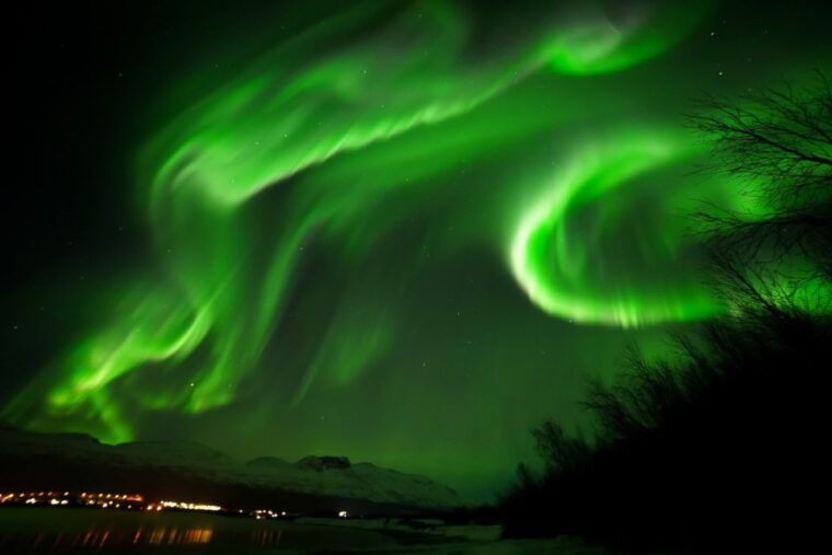 Tromsø: Northern Lights Tour with Free Professional Portrait - Authentic Experiences and Helpful Tips