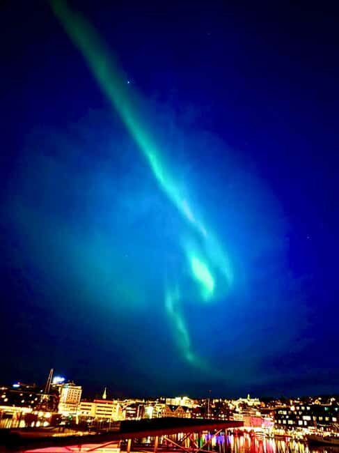 Tromsø: Northern Lights Tour with Photos & Snacks - The Experience in Detail