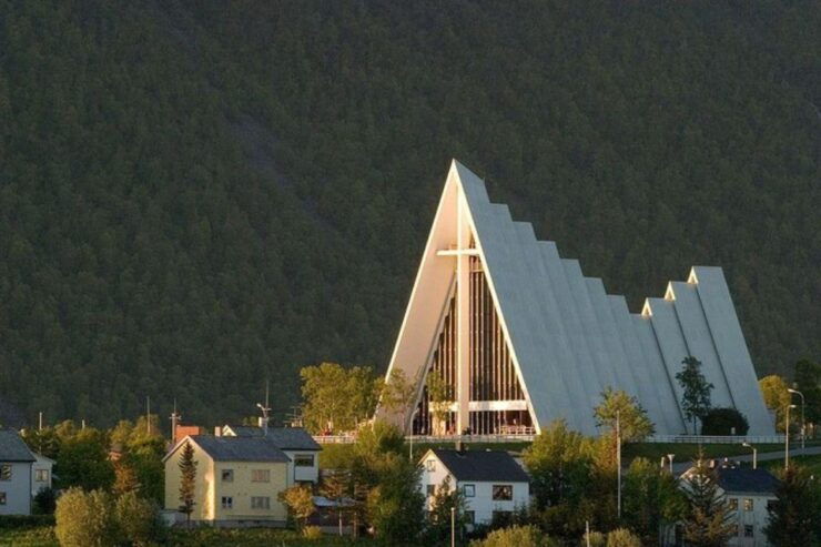 Tromsø: Self-Guided City Audio Tour With Smartphone App - Tour Experience