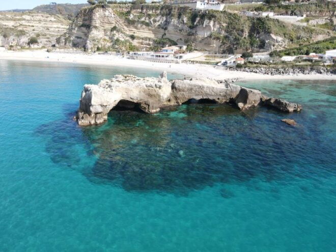 Tropea: Boat Tour at Sunset With Aperitif - Boat Features