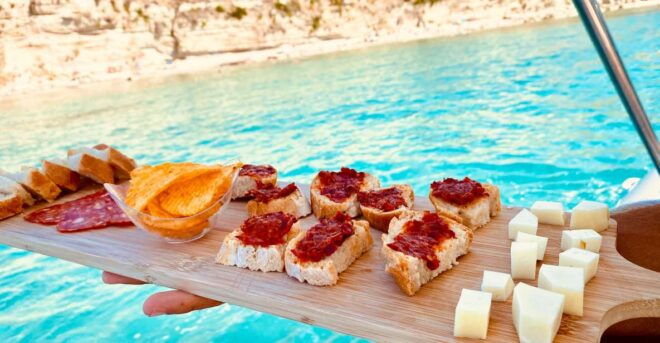 Tropea: Private Boat Rental With Skipper and Snacks - Highlights and Inclusions
