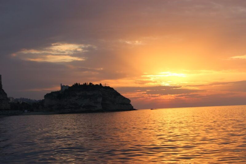 TROPEA: tramonto con aperitivo e snorkeling max.2 pax - Snorkeling in Caves: Underwater Magic