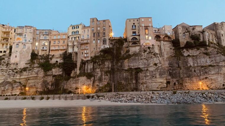 TROPEA: tramonto con aperitivo e snorkeling max.2 pax - Guides and Crew: Knowledgeable and Friendly