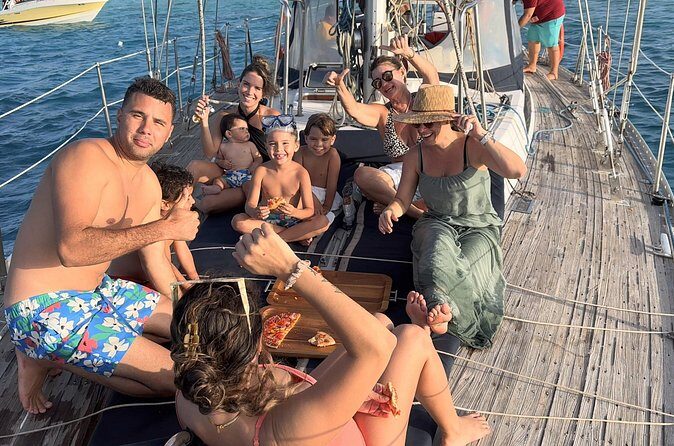 Tropical Sailing Experience with BBQ Lunch or BBQ Dinner in Aruba - Who Should Consider This Tour?