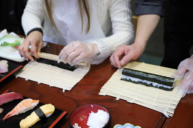 Tsukiji Fish Market Visit With Sushi Making Experience - Overview of Tsukiji Fish Market