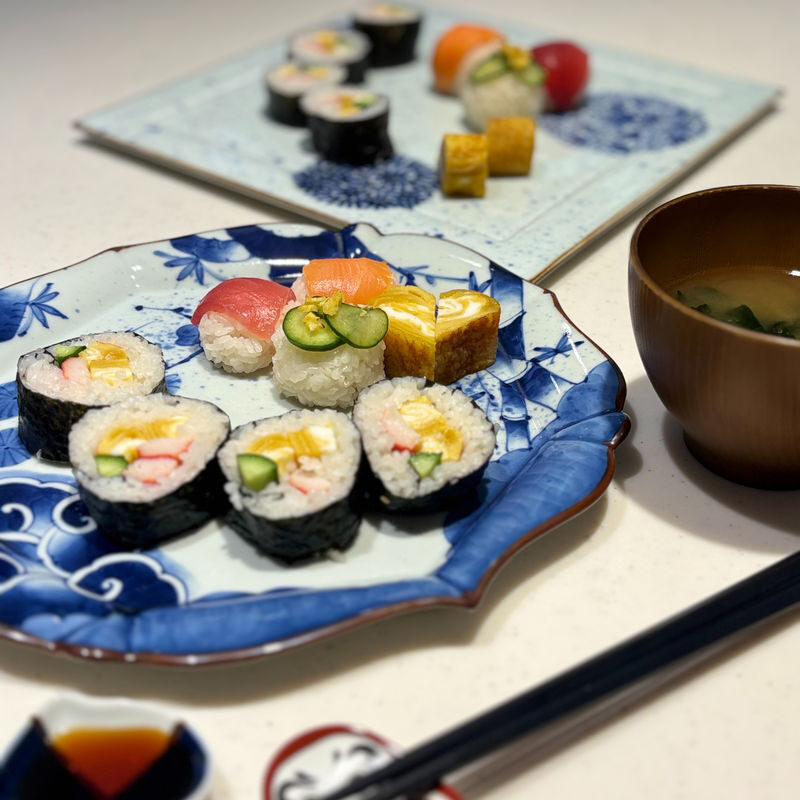 Tsukiji Outer Fish Market Tour and Rolled Sushi Class in Tokyo - The value of a market walk plus lunch
