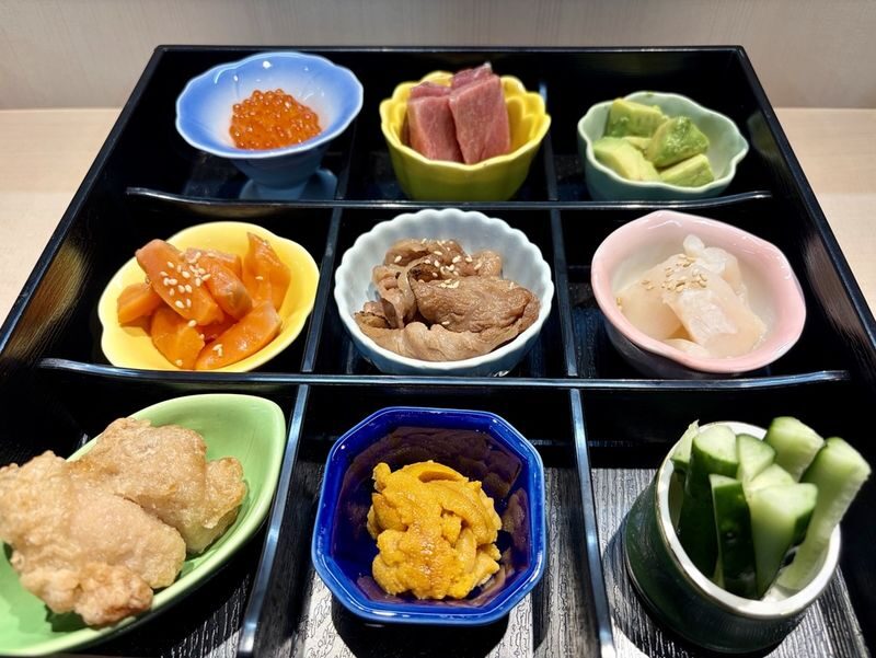 Tsukiji Temaki Sushi Cooking Class: Fresh Seafood & Vegan Options - The gin pairing, and what it adds