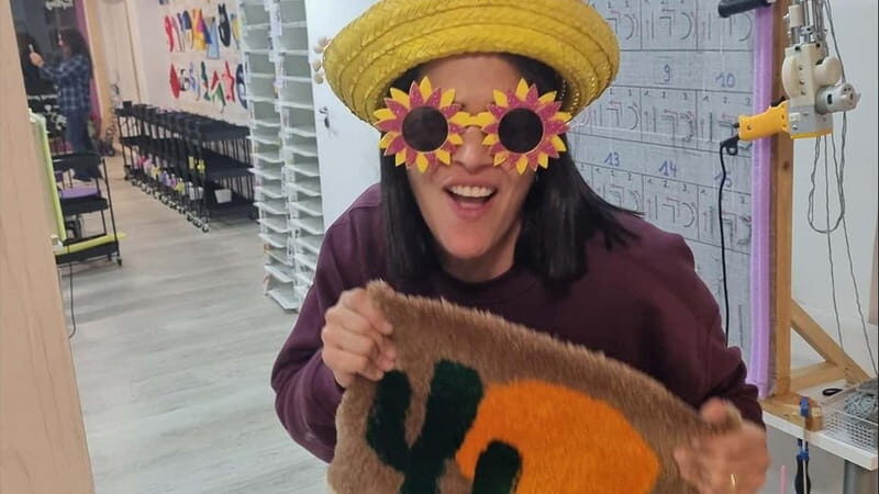 TUFTING: Learn how to make a rug during a fun class in Valencia. - What Makes This Tufting Workshop Special?