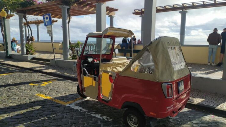 Tuk Tuk Botanical Garden - Madeira Island - Available Languages