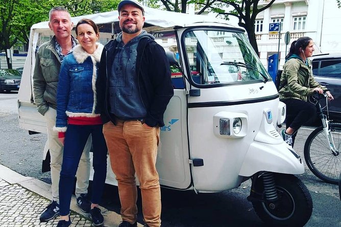 Tuk Tuk Lisbon a Discovery À La Carte Without Fatigue. Lisbon Differently.01 - Meeting and Pickup