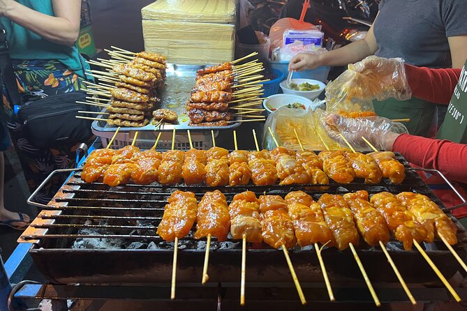 Tuk-Tuk Private Tour in Bangkok by Night With Chinatown Meal - Local Landmarks and Attractions