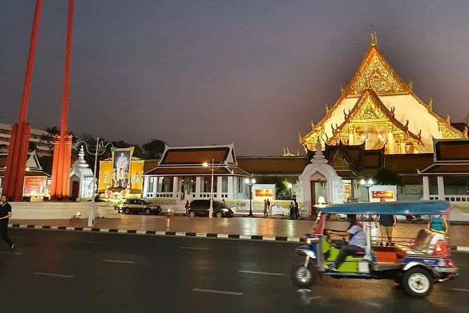 Tuk-tuk Tour Bangkok by Nighttime Sightseeing - Immerse Yourself in the Local Culture and Entertainment