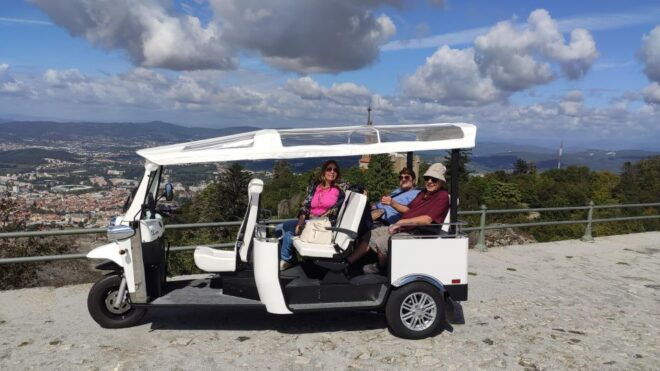 Tuk-Tuk Tour in Guimarães + Green Wine Tour and Tastings - Cancellation Policy